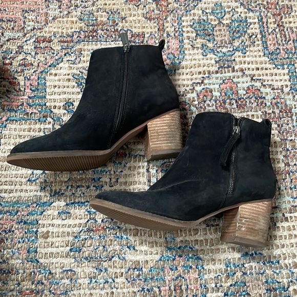 Blondo Waterproof Booties, size 9, lined, good worn condition - Picture 4 of 7